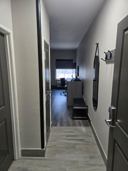 King Bed Room (no pullout couch) Q32026